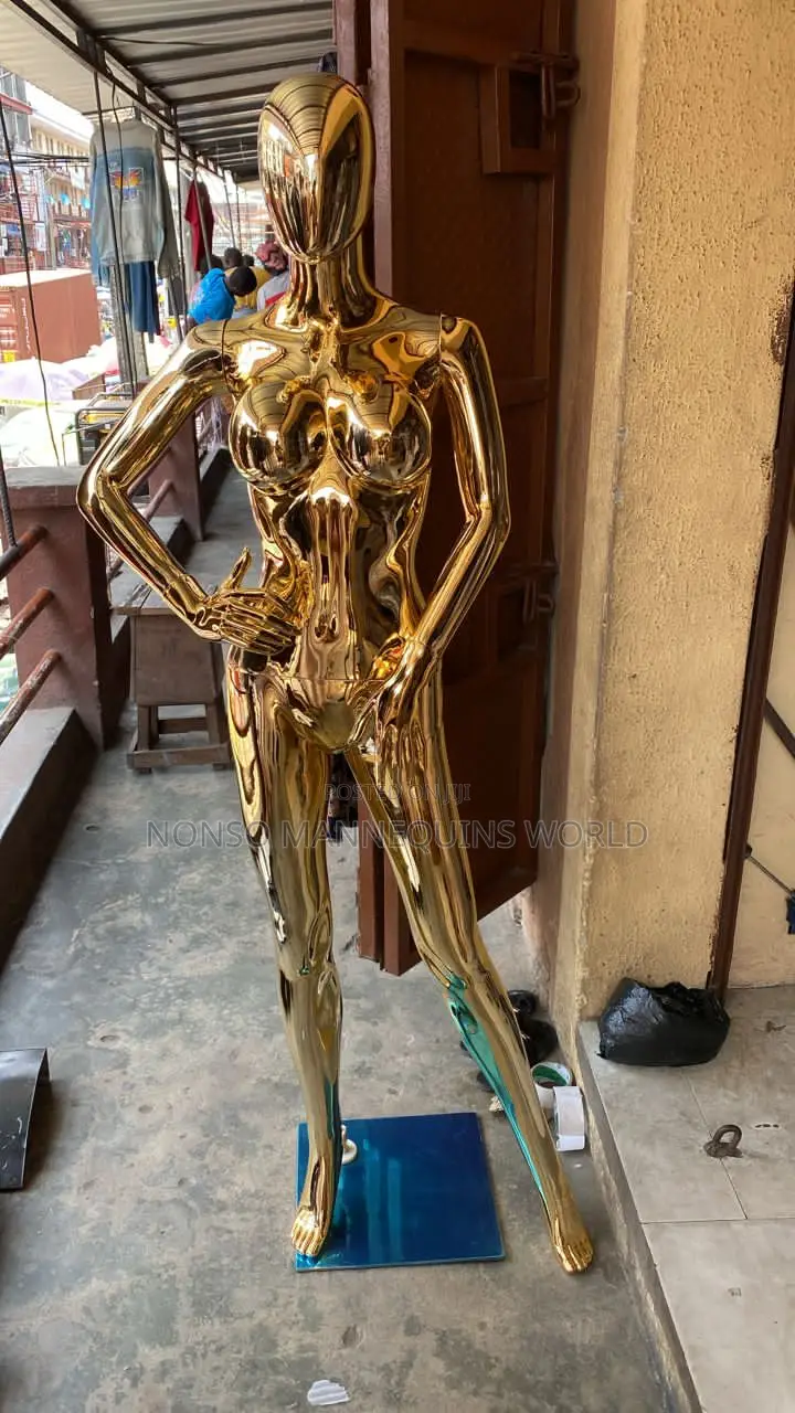 Size 8 Gold Female Mannequin With Big Breast