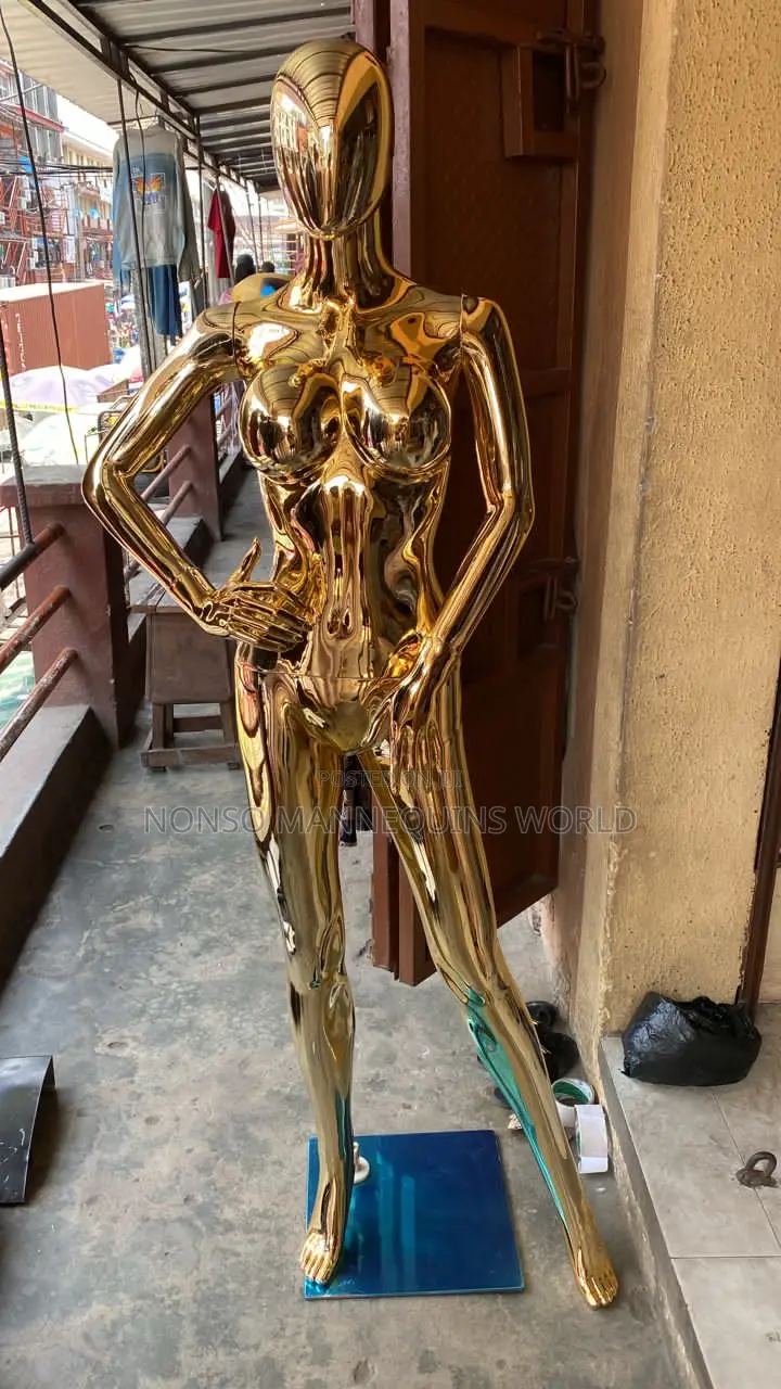 Size 8 Gold Female Mannequin With Big Breast