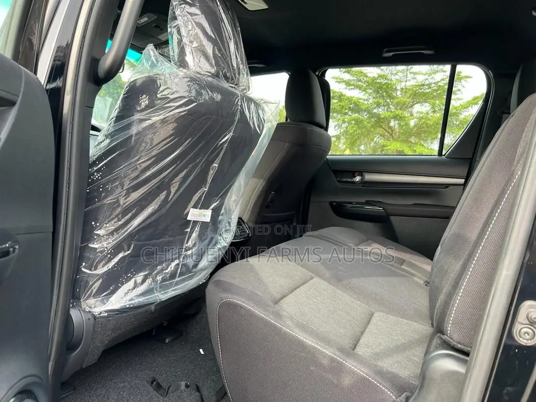 New Toyota Hilux 2023 Black