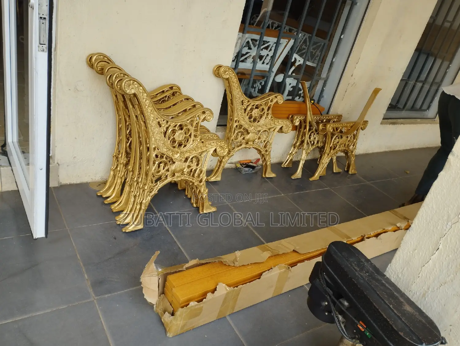 Estate Road Side Outdoor Garden Bench