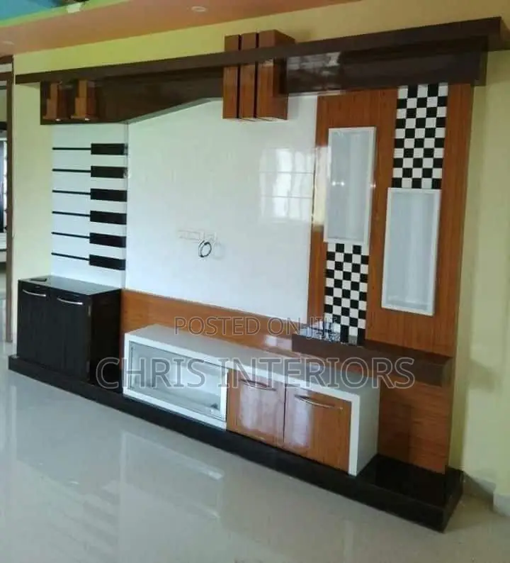 Carving Console TV