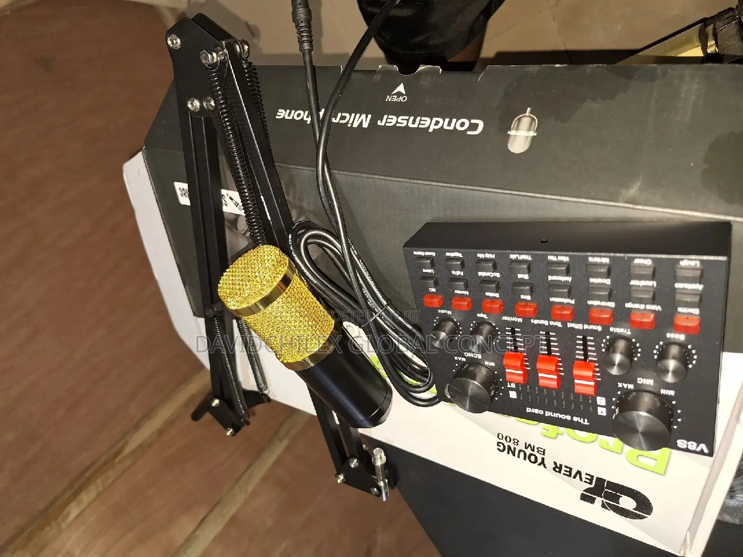 STUDIO CONDENSER MICROPHONE (With Sound Card)