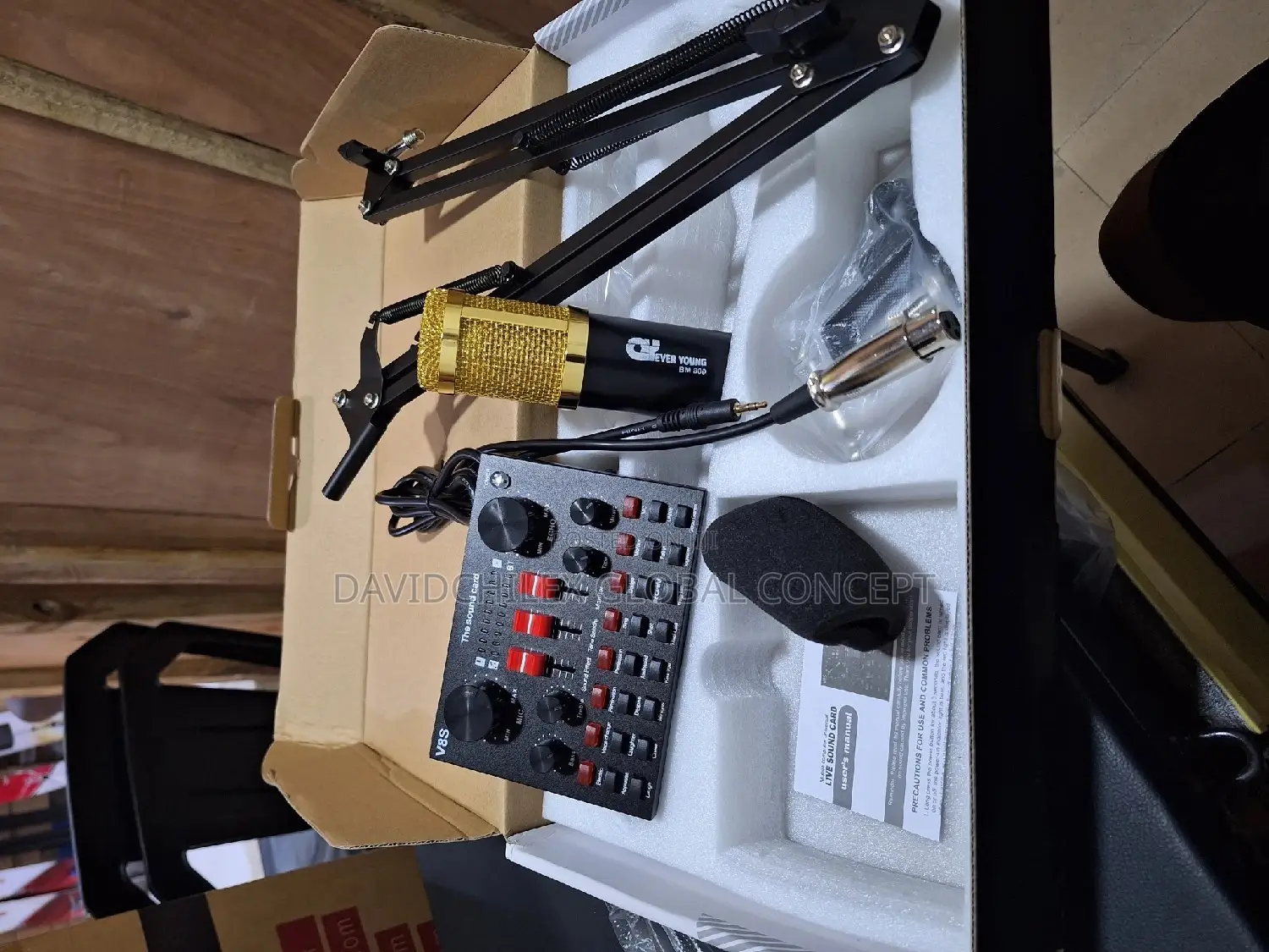 STUDIO CONDENSER MICROPHONE (With Sound Card)