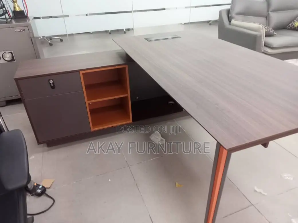 1.6 Meters Executive Table