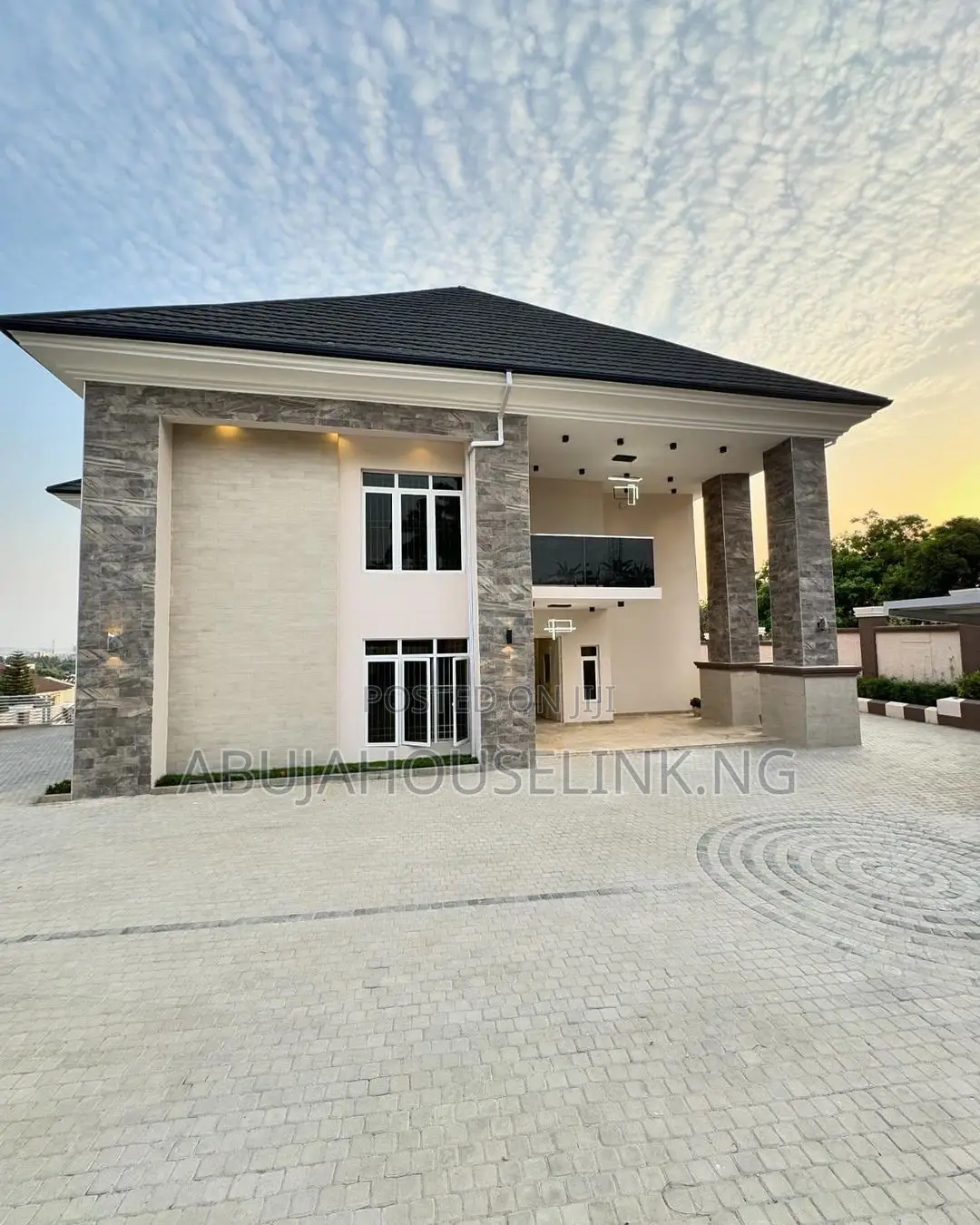 8bdrm Mansion in Maitama Main Abuja for sale