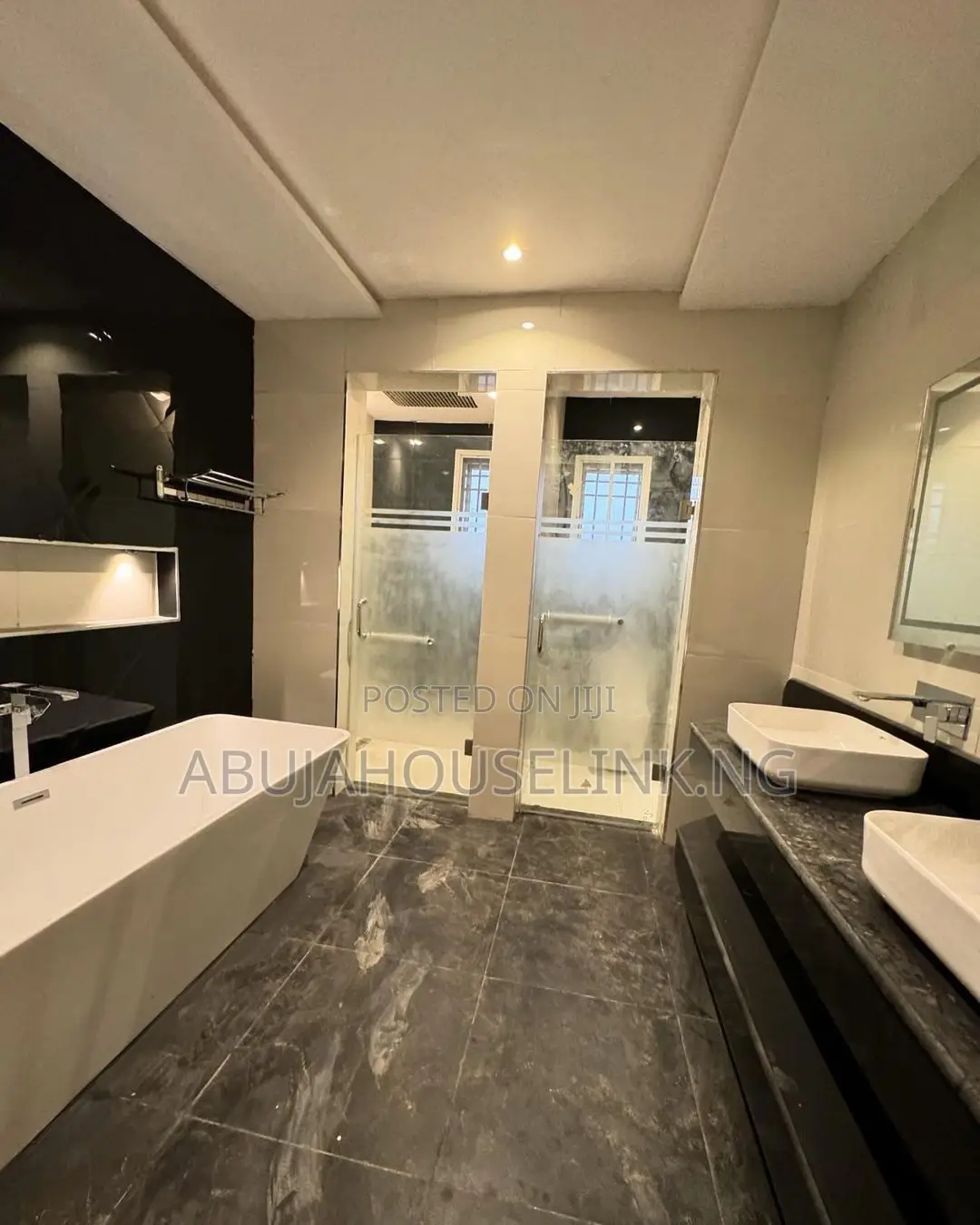 8bdrm Mansion in Maitama Main Abuja for sale