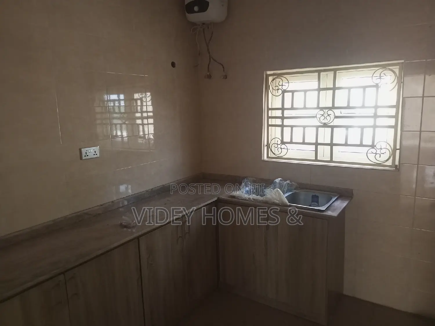 3bdrm Bungalow in Lavister Estate, Galadimawa for rent
