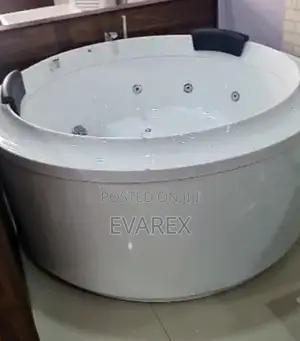 Family Size Jacuzzi Bathtub, Round.