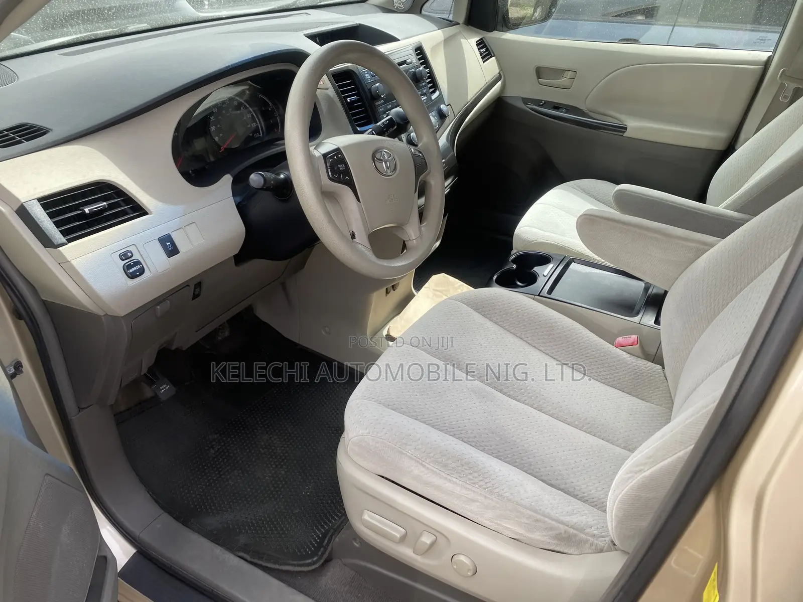 Toyota Sienna LE 7 Passenger 2011 Gold