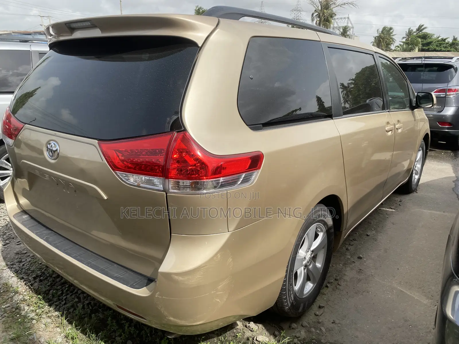 Toyota Sienna LE 7 Passenger 2011 Gold