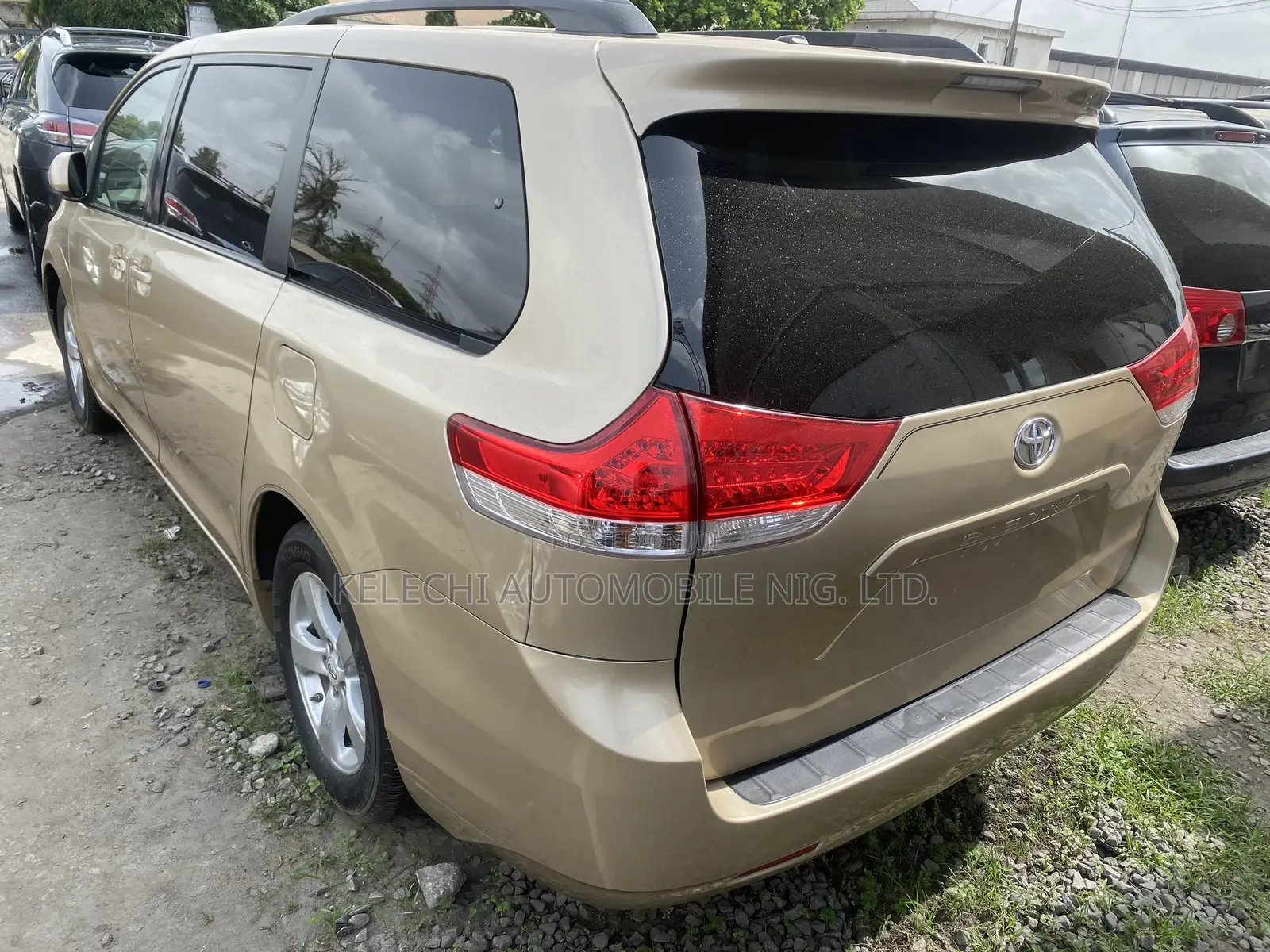 Toyota Sienna LE 7 Passenger 2011 Gold