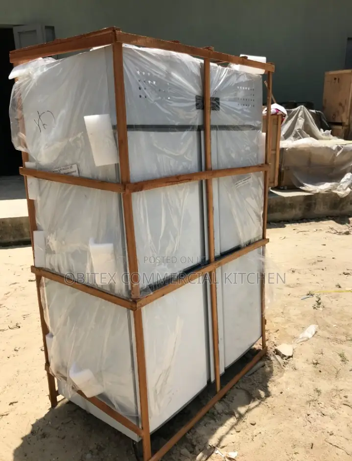 Industrial Standing Double Doors Freezer Is Available 4sale