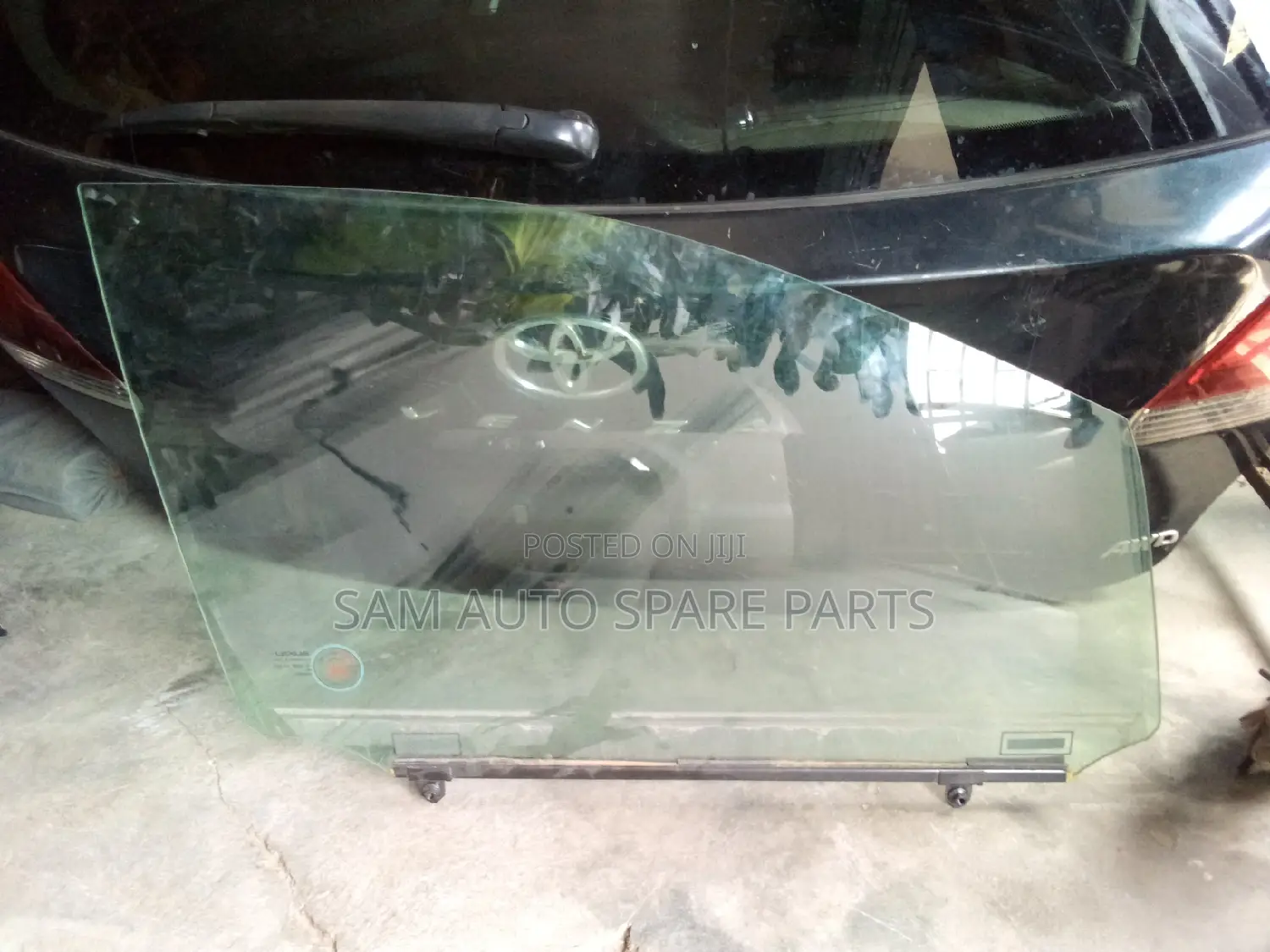 Lexus RX 350 2018 Model Door Glass Front Right