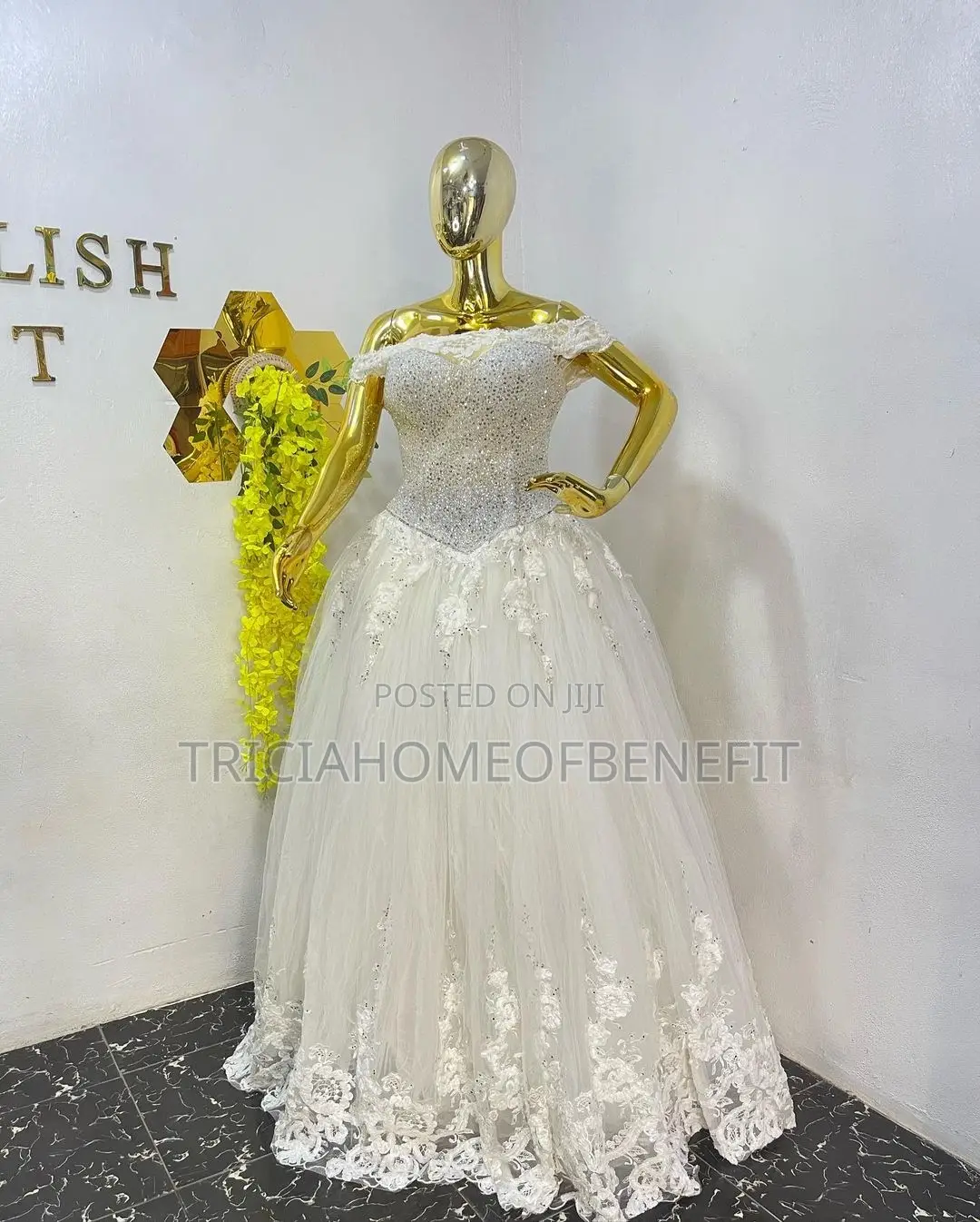 Ball Gown Wedding Dress for Rent - Size 10
