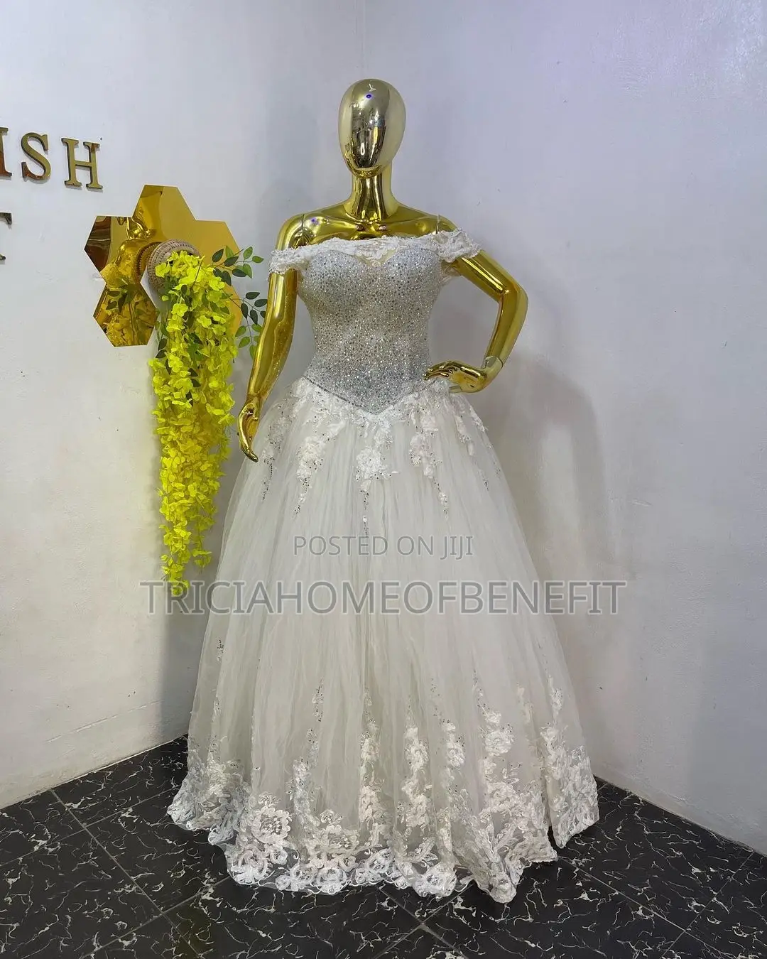 Ball Gown Wedding Dress for Rent - Size 10