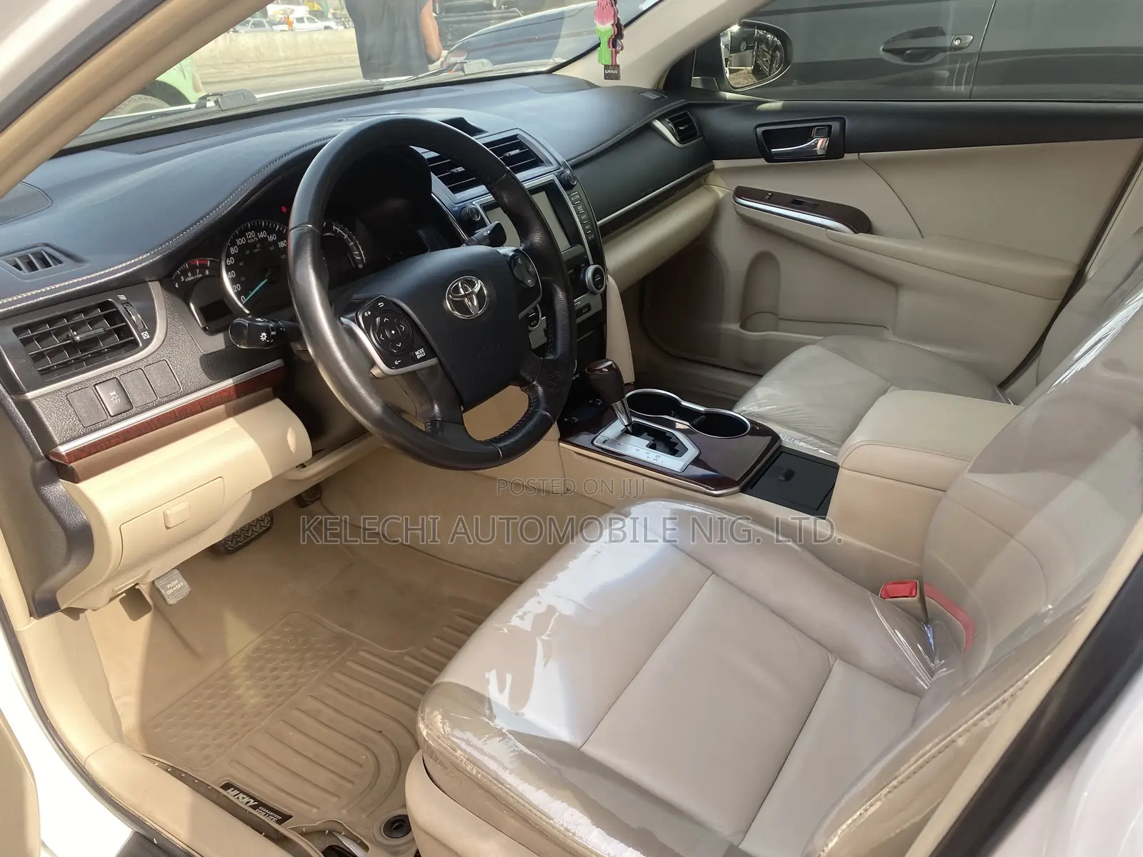 Toyota Camry XLE V6 4dr Sedan (3.5L 6cyl 6A) 2012 White