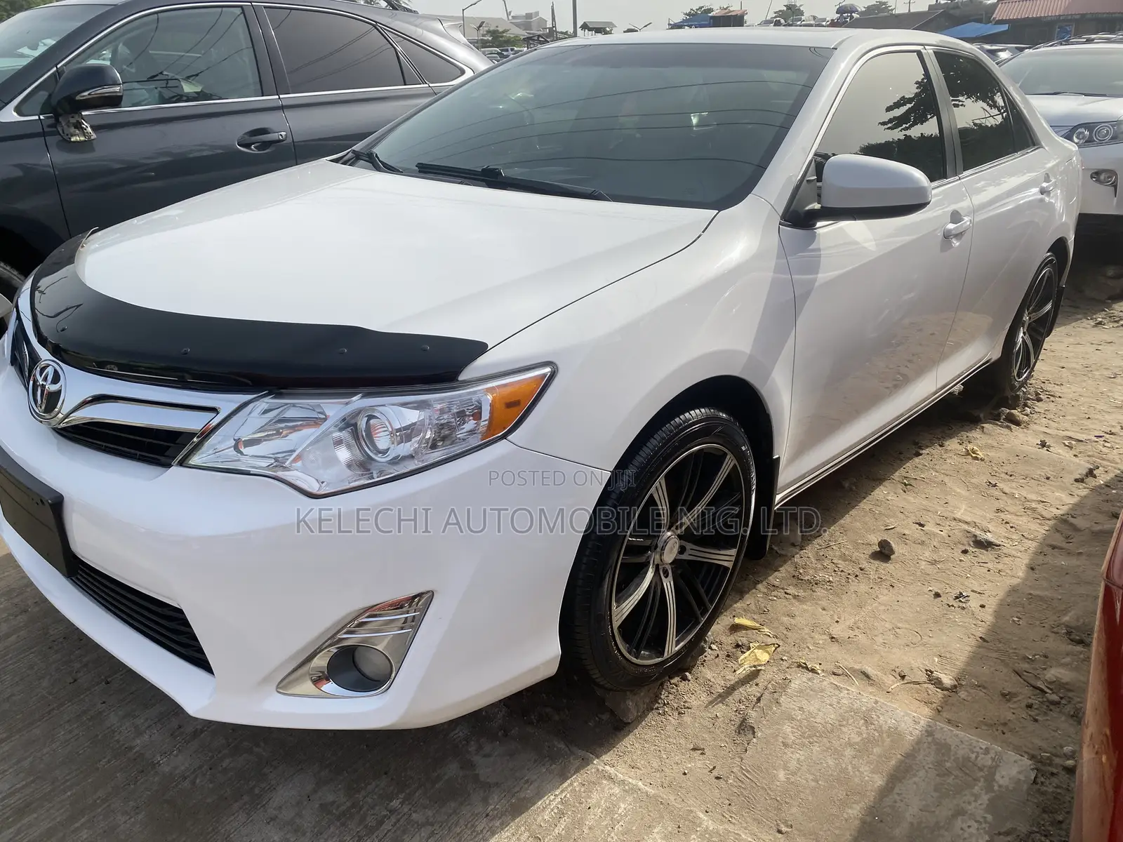 Toyota Camry XLE V6 4dr Sedan (3.5L 6cyl 6A) 2012 White