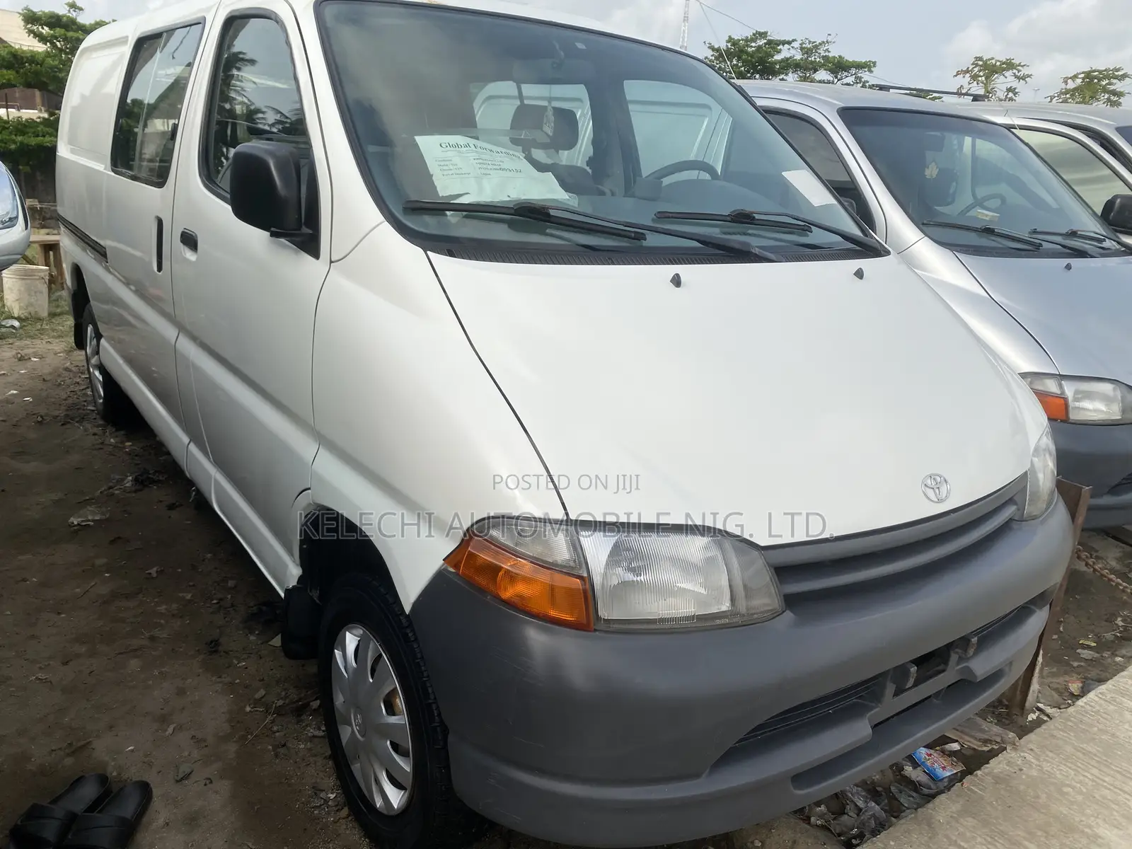 Toyota HiAce 2005 White