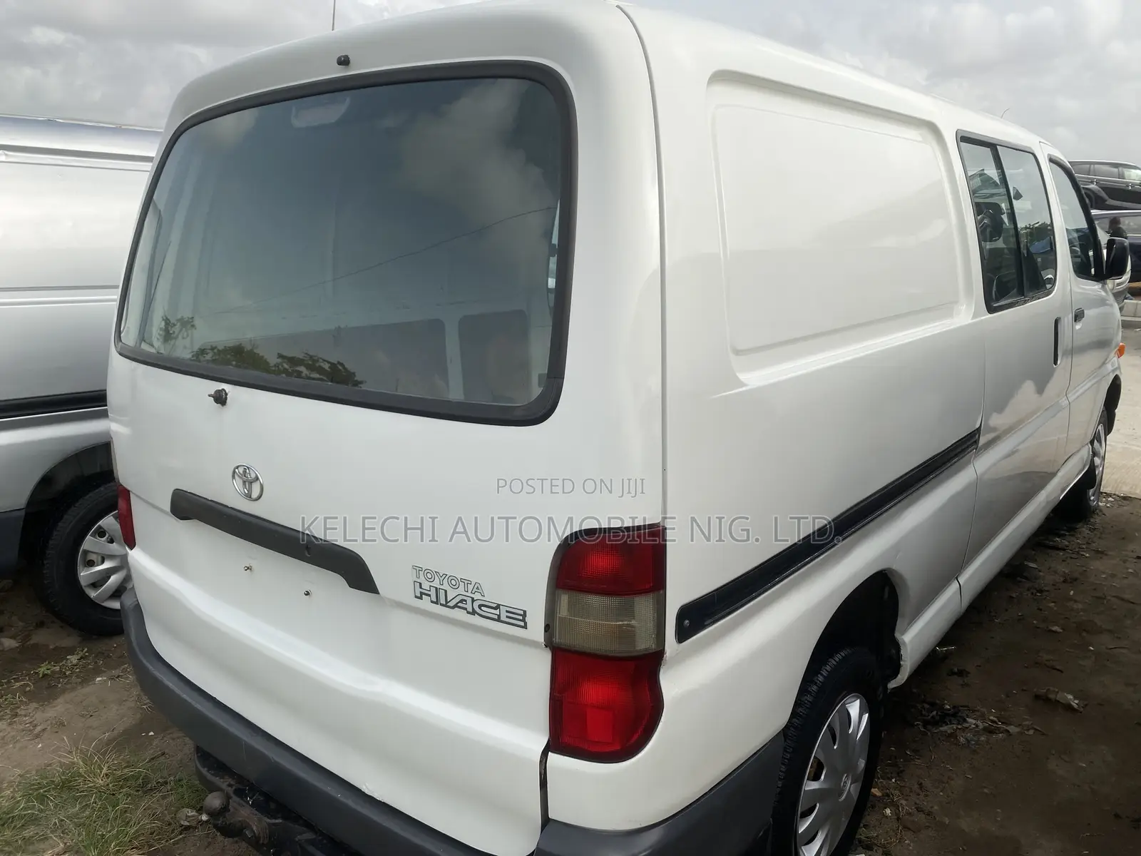 Toyota HiAce 2005 White