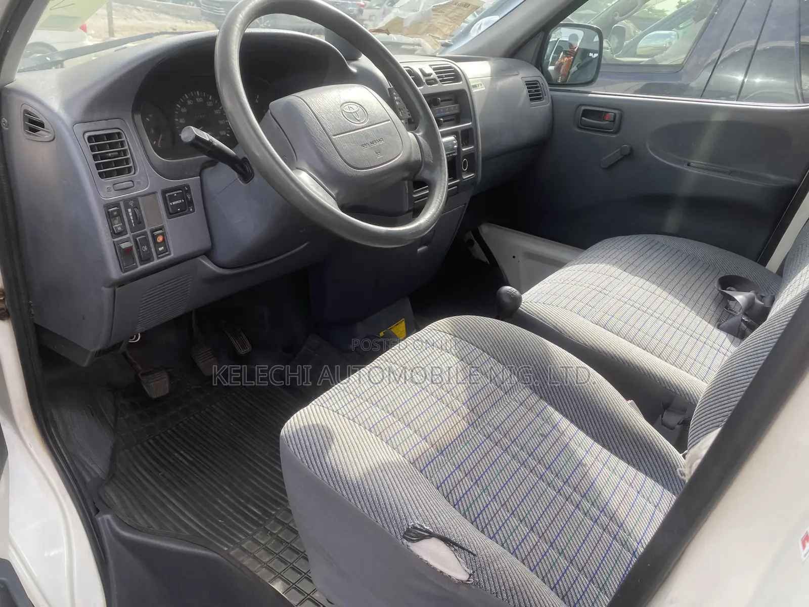 Toyota HiAce 2005 White
