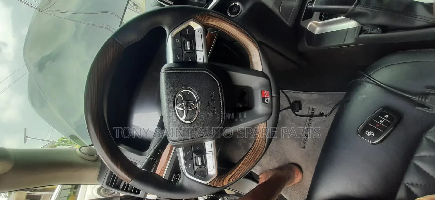 Complete Steering Wheel for Toyota Landcruser 2023