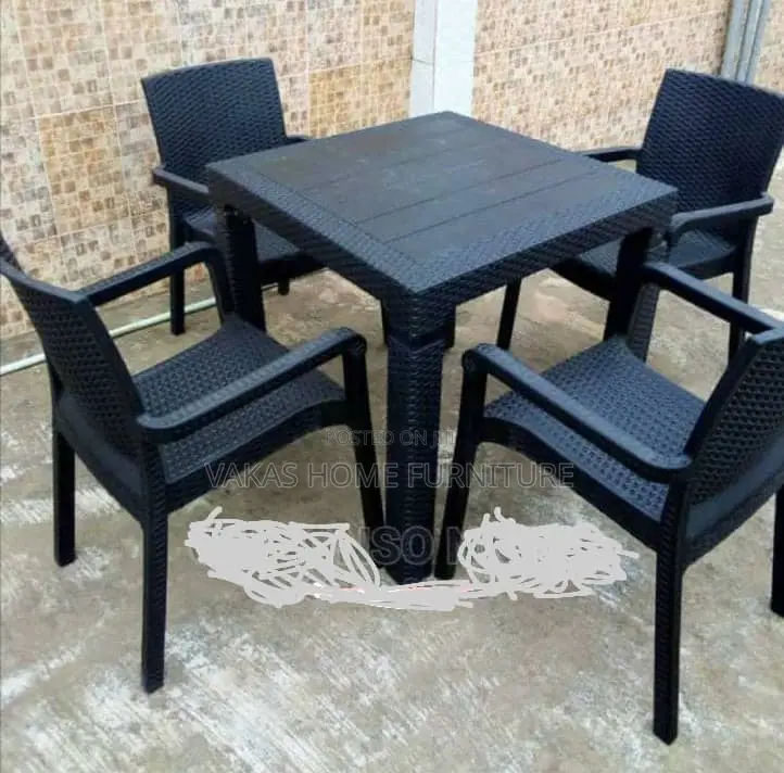Malibu Set of Chairs and Table 4+1
