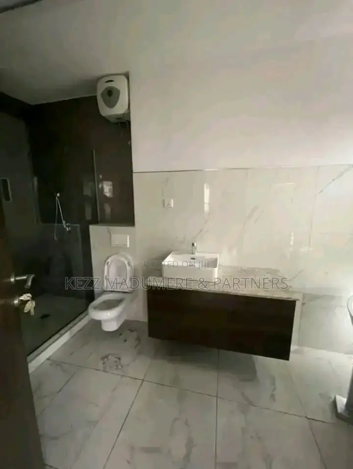 4bdrm Duplex in Near Golf Estate ,, Port-Harcourt for sale