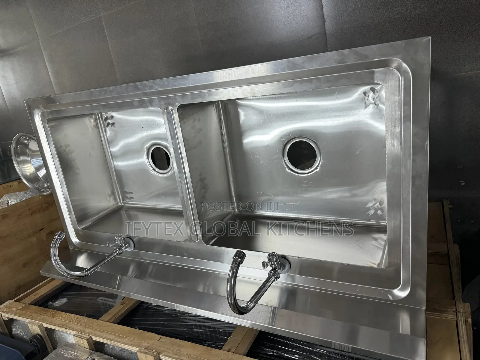 Wash Sink With Splash Back
