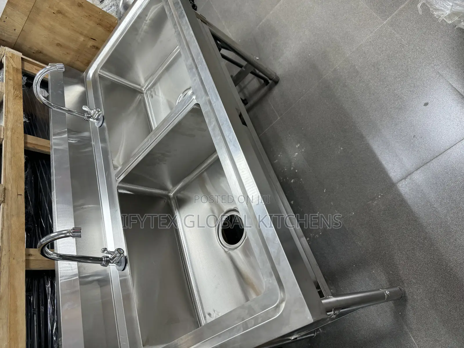 Wash Sink With Splash Back