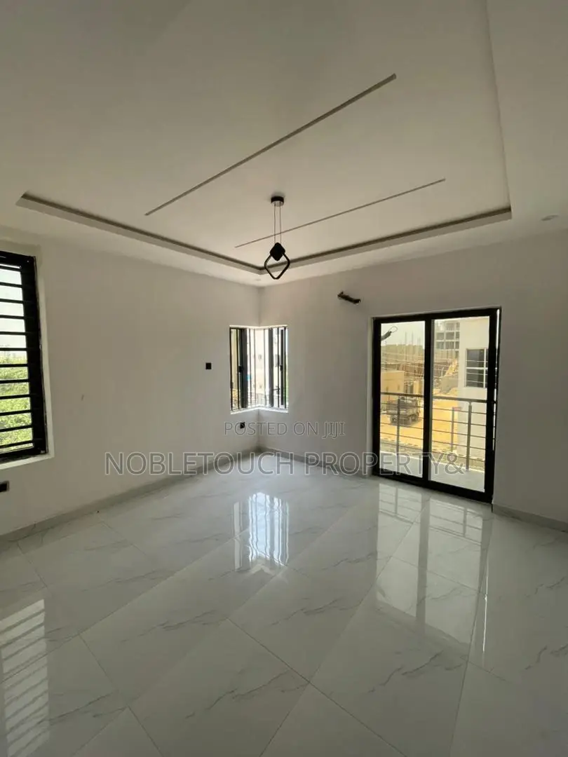 2bdrm Apartment in Lekki Lagos, Ologolo for sale