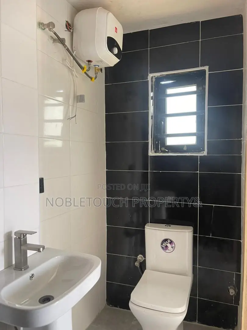 2bdrm Apartment in Lekki Lagos, Ologolo for sale