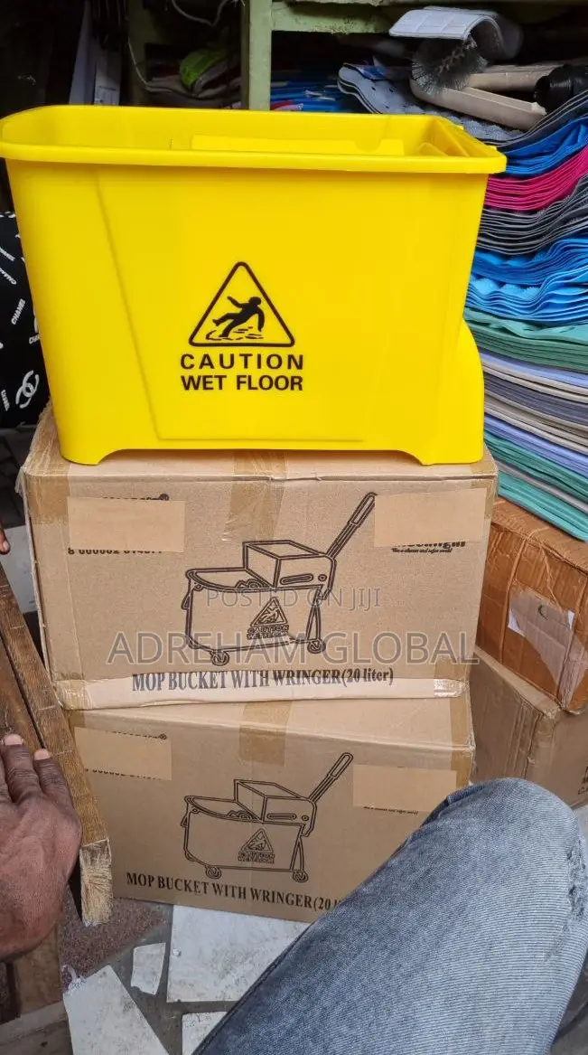 20litre Caution Mop Bucket With Wringer
