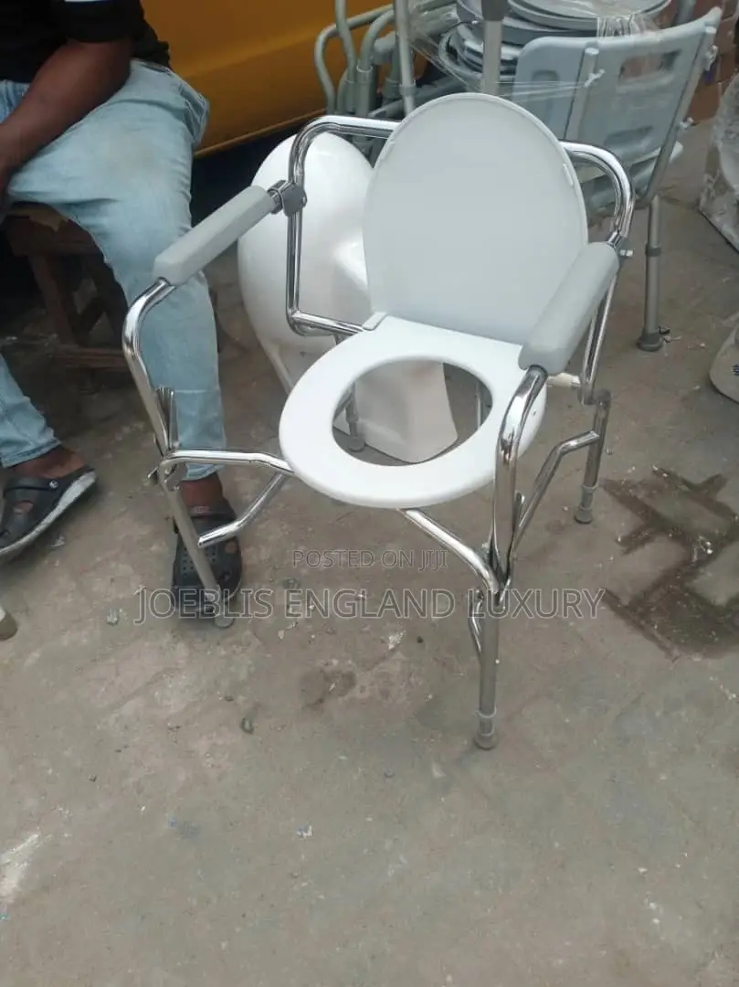 Commo Mobile Toilet or Toilet Chair for Disabled
