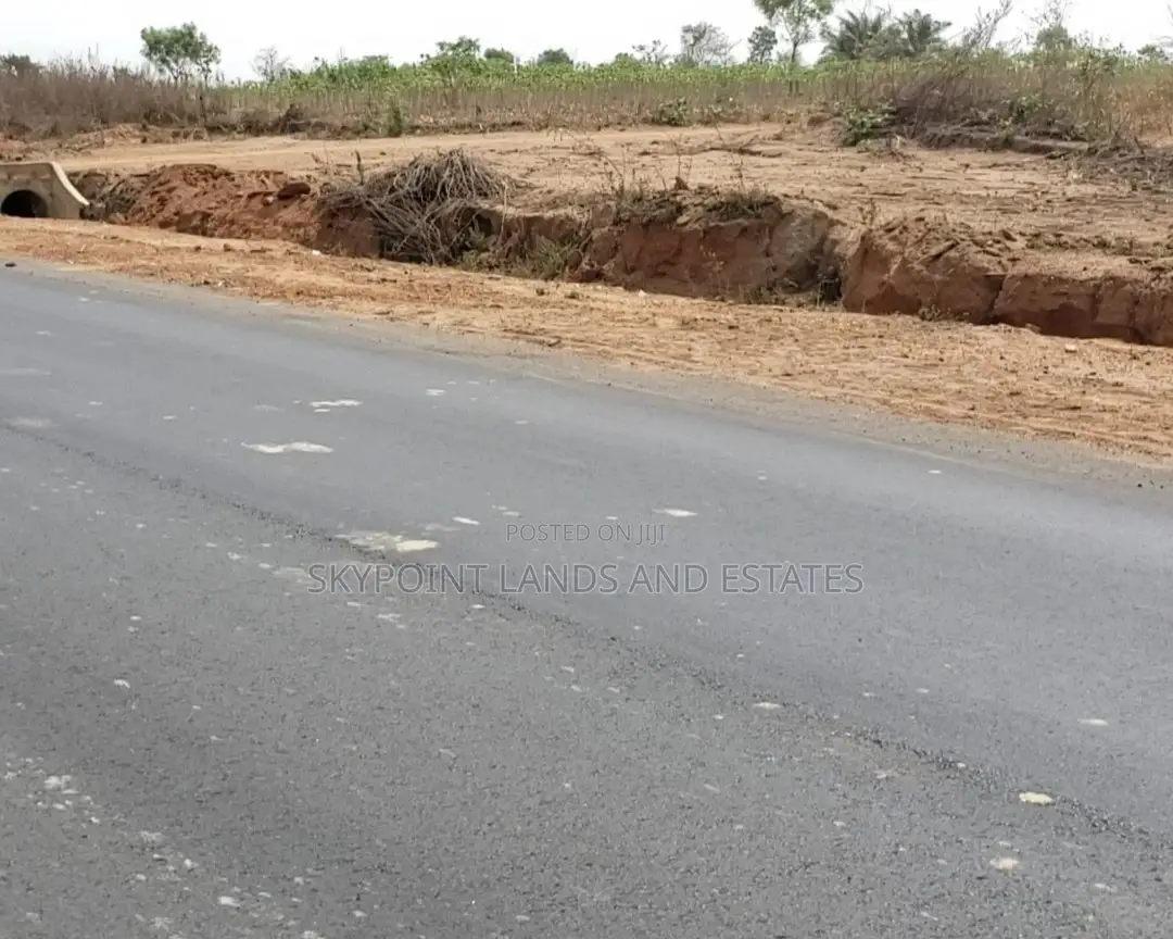 Acres Of Land For Sale At Along Iseyin To Ogbomoso Road.
