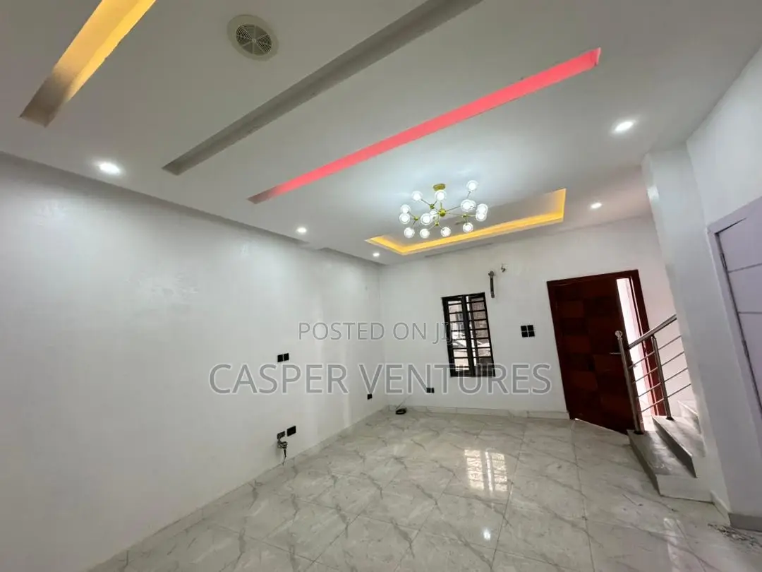 3bdrm Duplex in Van Daniel’S, Lekki Phase 2 for rent