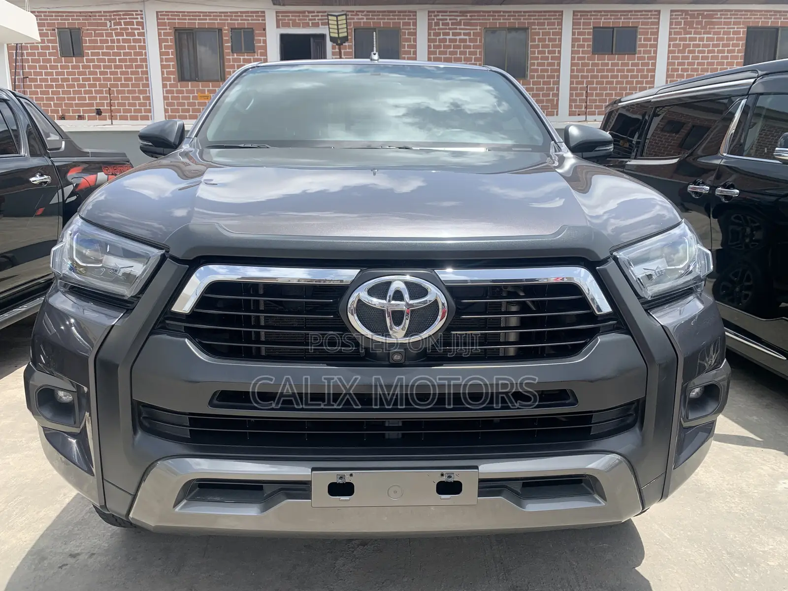 New Toyota Hilux 2023 Gray