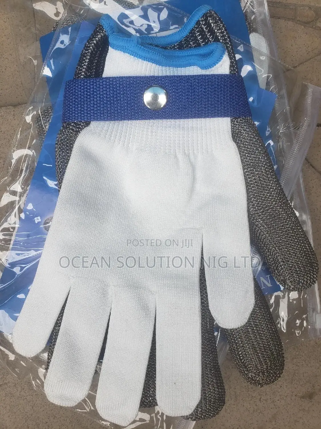Chain Hand Glove