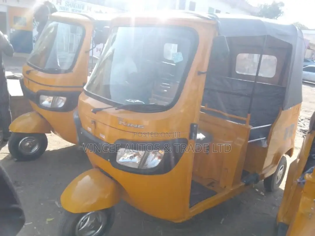 TVS King Cargo 2022 Yellow