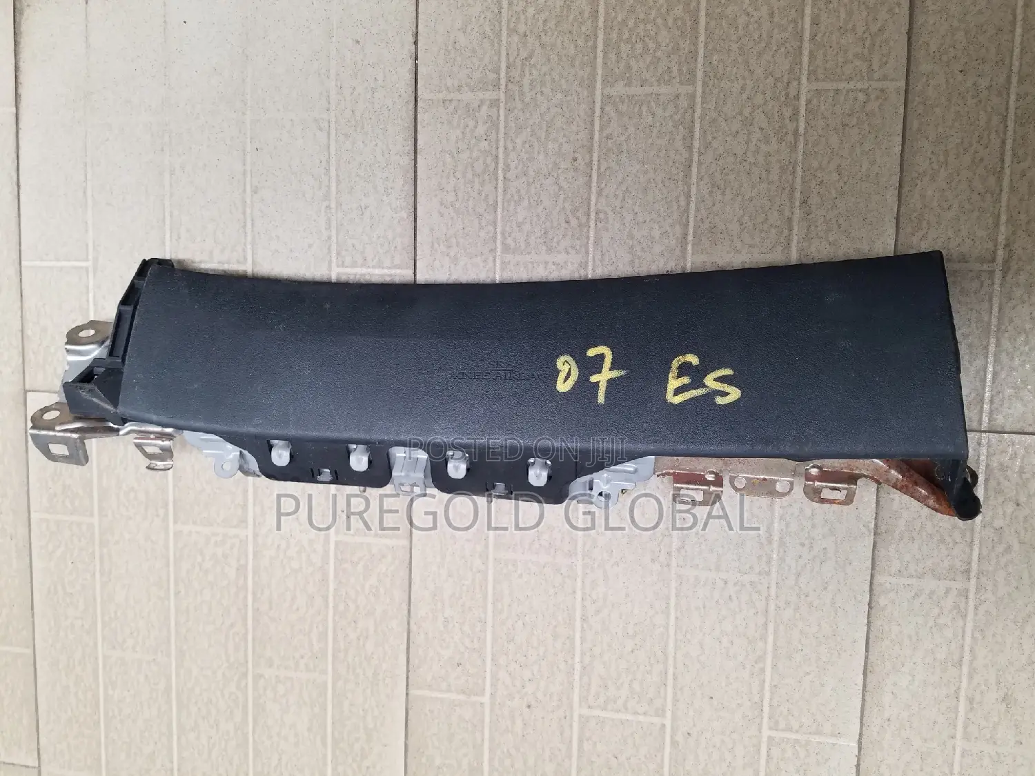Es350 Knee Airbag Available