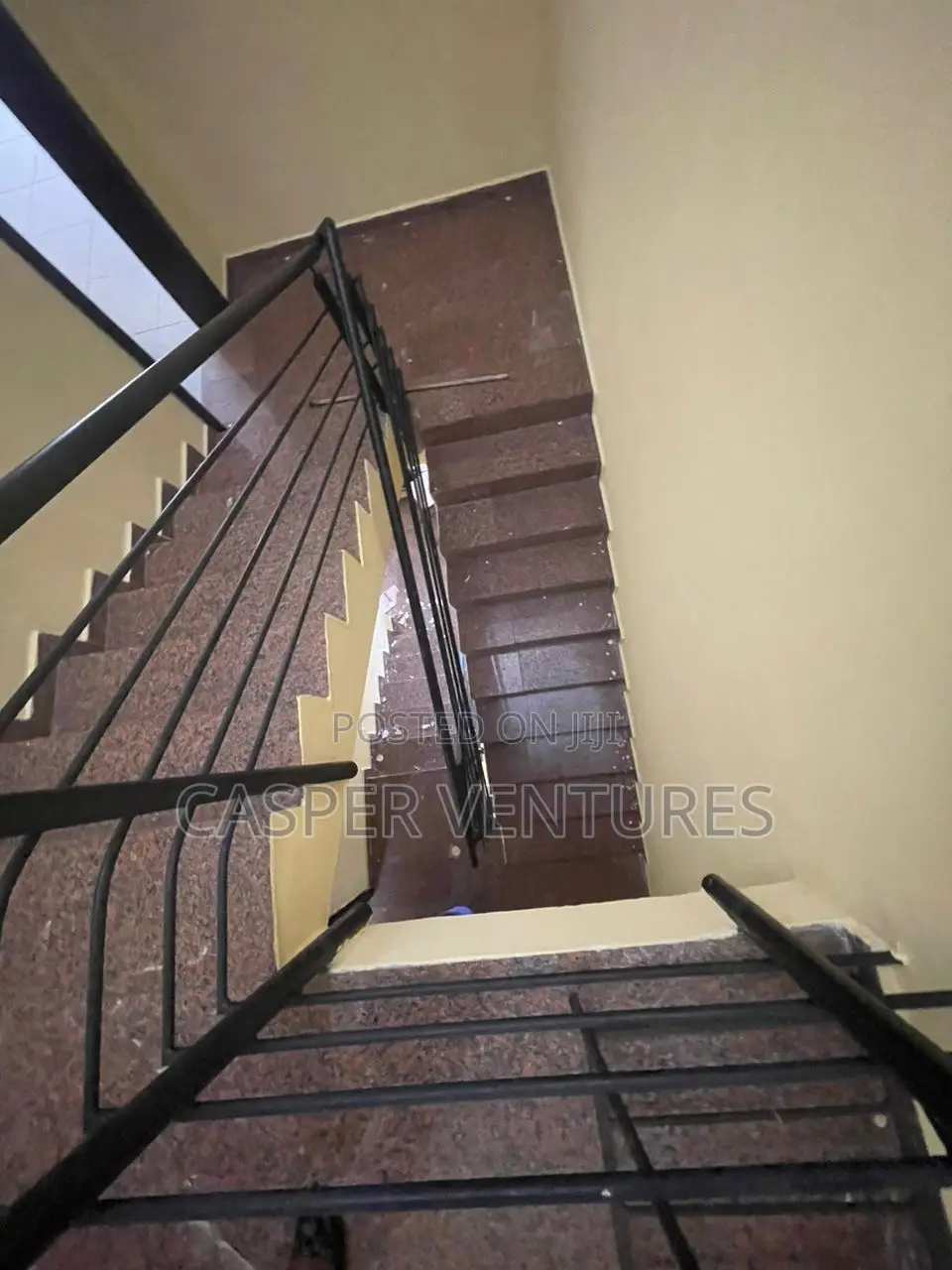 4bdrm Townhouse / Terrace in Osapa for rent