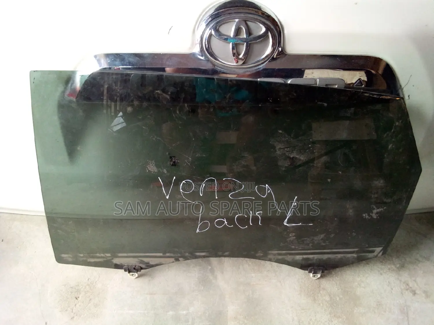 Toyota Venza Door Glass Back Left 2015 Model