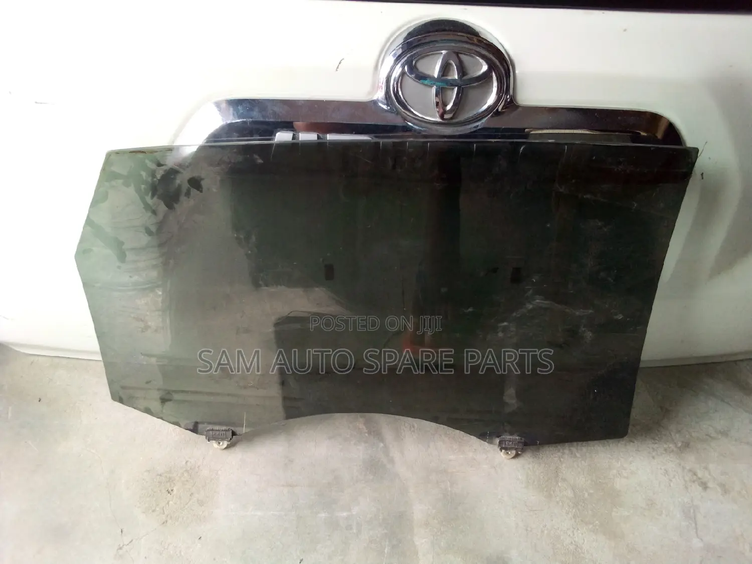 Toyota Venza Door Glass Back Left 2015 Model