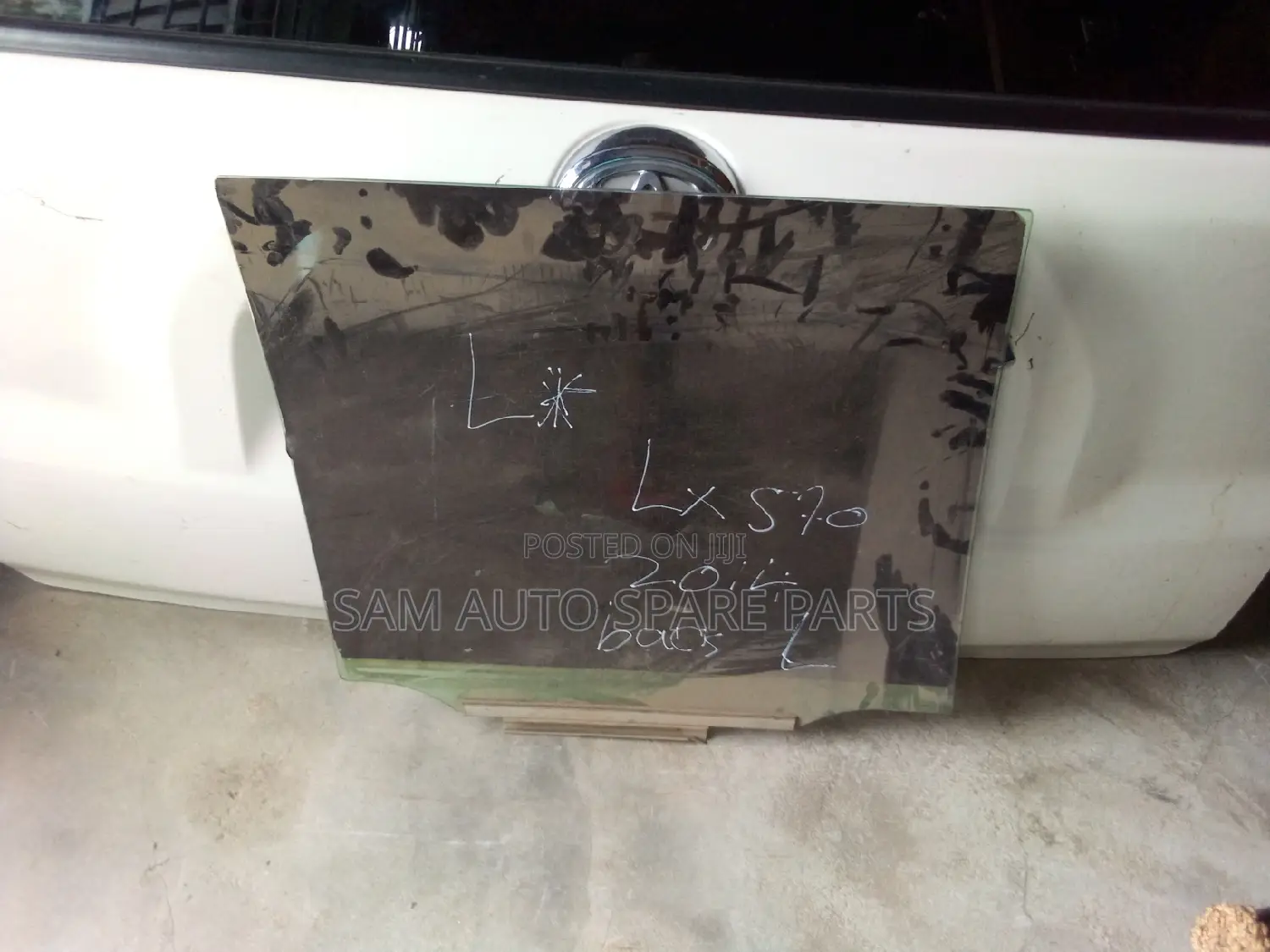 Lexus LX 570 Door Glass Back Left Side 2014 Model