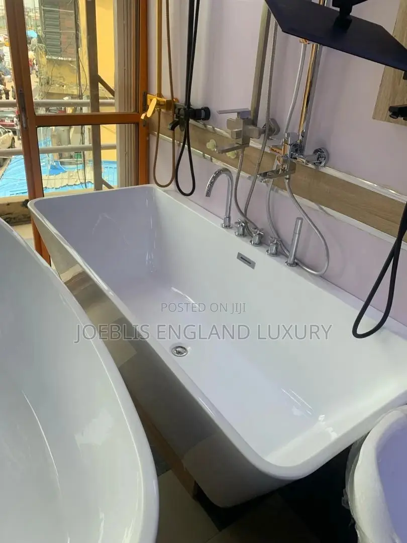 Bath Tub Square With Tap Mixers