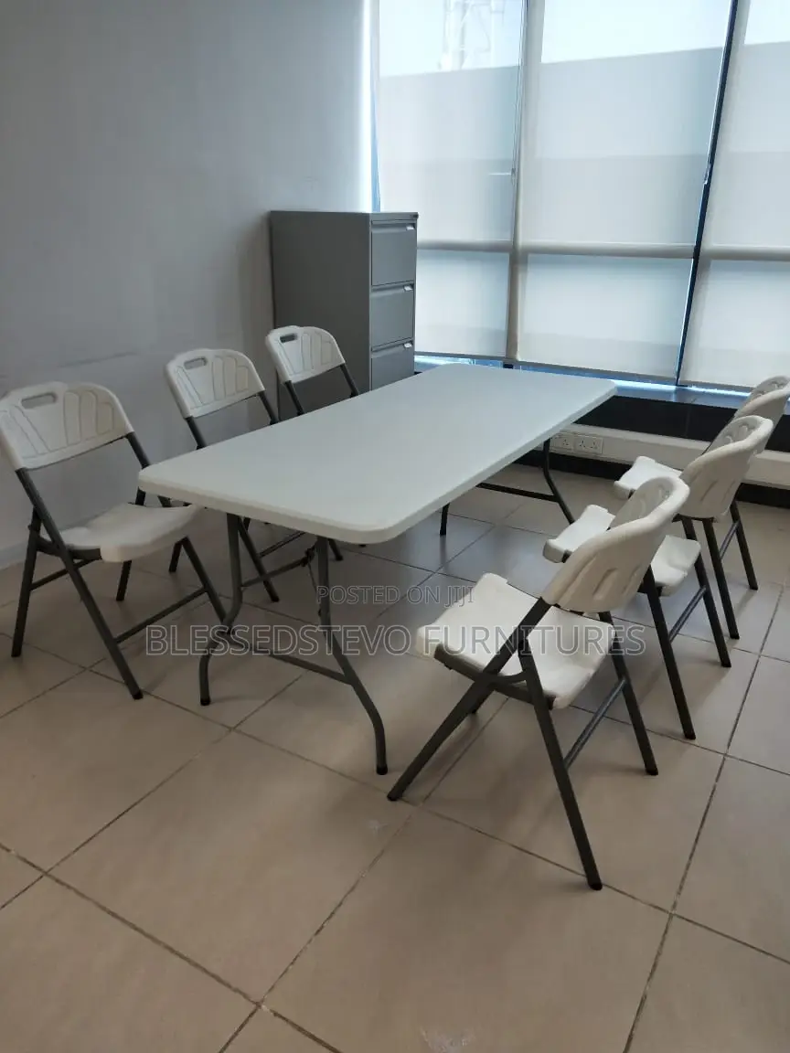 Comframce Plastic Table With 6 Chair