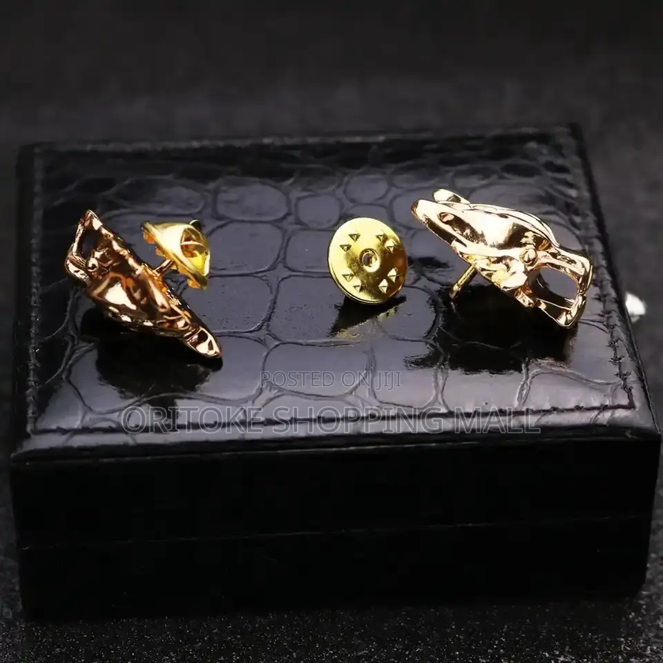 Personality Fashion Wolf Brooch Pin Clothing
