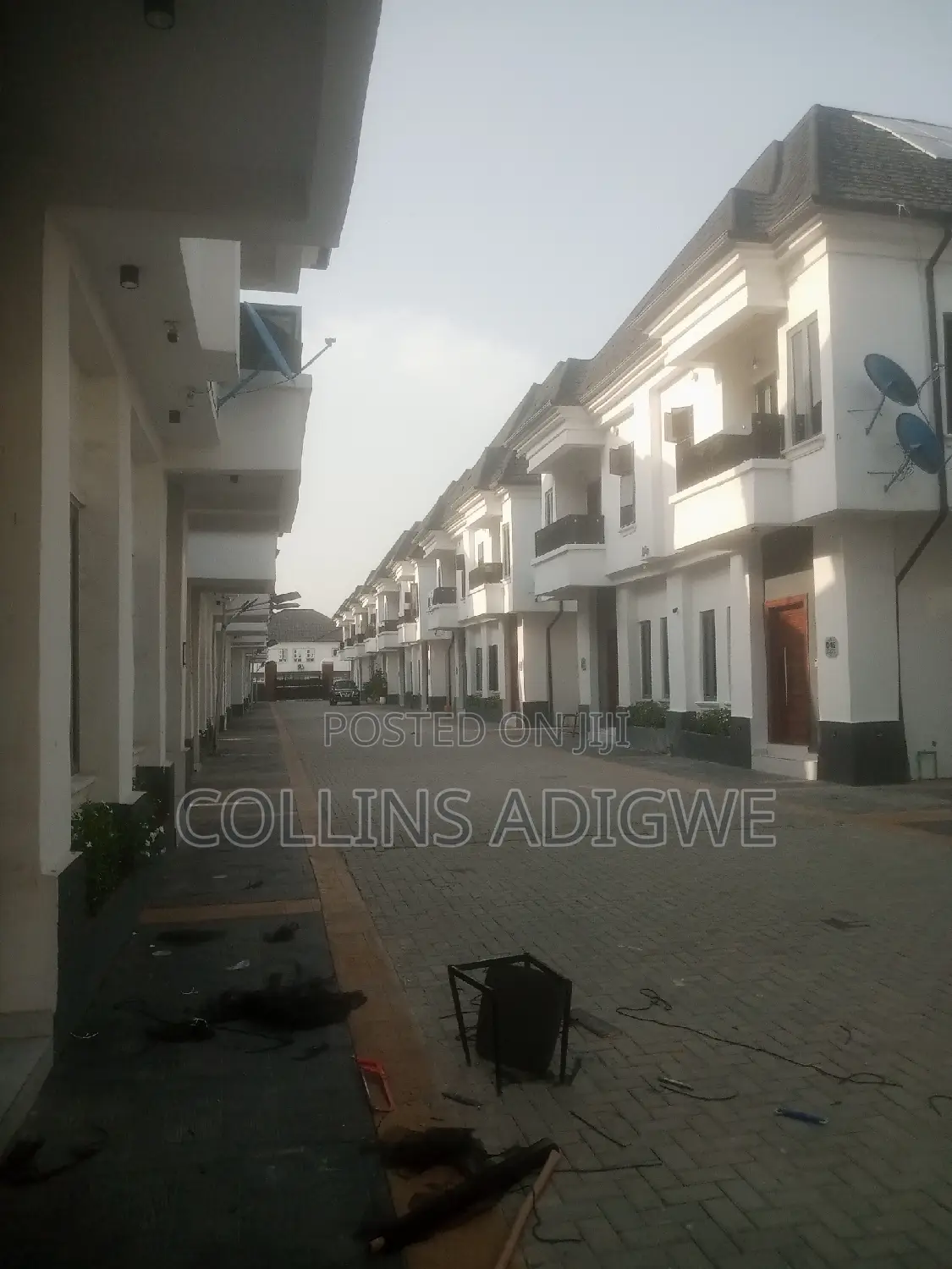 4bdrm Duplex in Service Estate, Chevron for sale