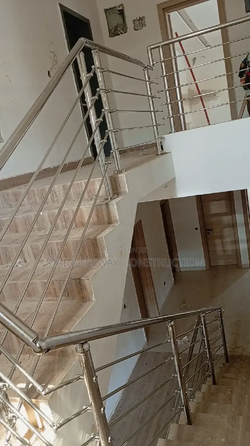 Staircase Pet 304 Handrails