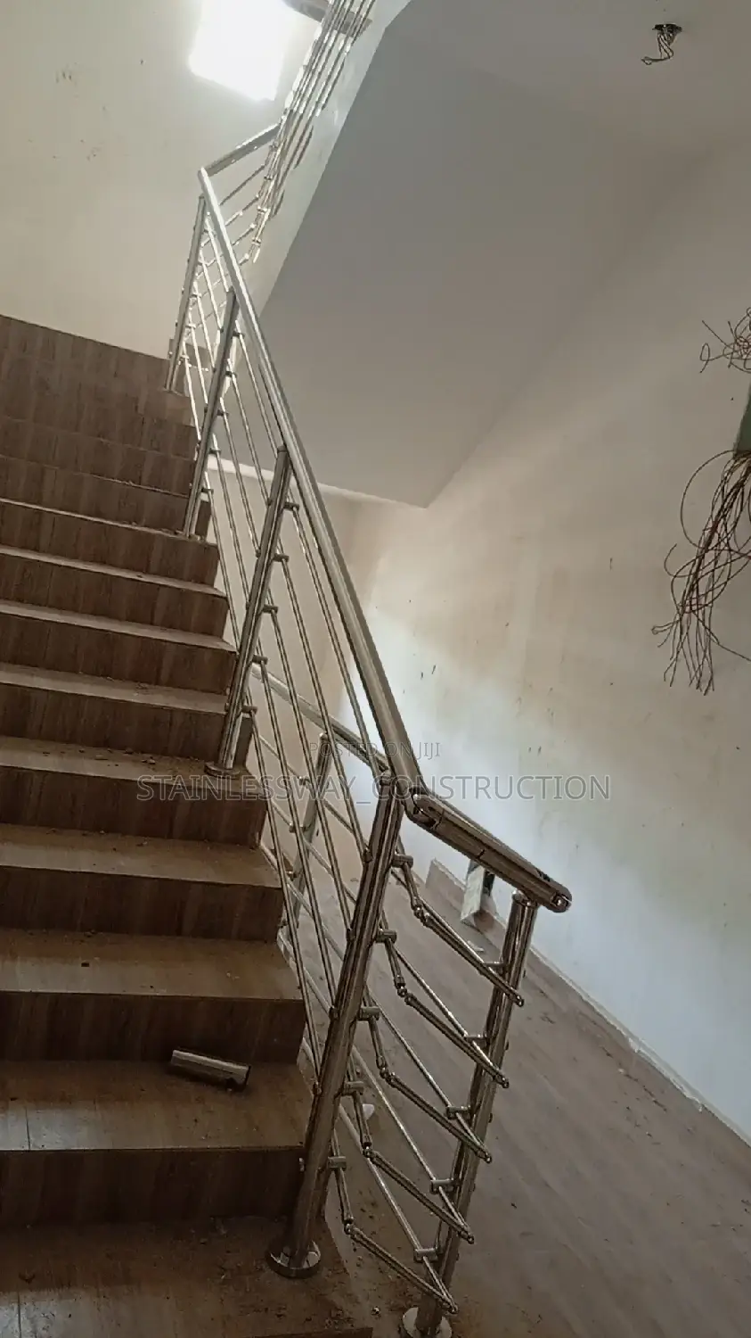 Staircase Pet 304 Handrails