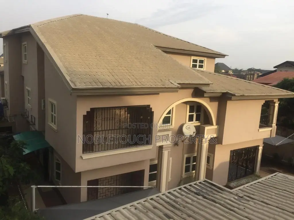 6bdrm Duplex in Satellite Town for sale